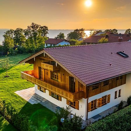 Graf Chiemo Suites - Direkt Am Chiemsee Mit Separatem Seezugang شيمنغ المظهر الخارجي الصورة