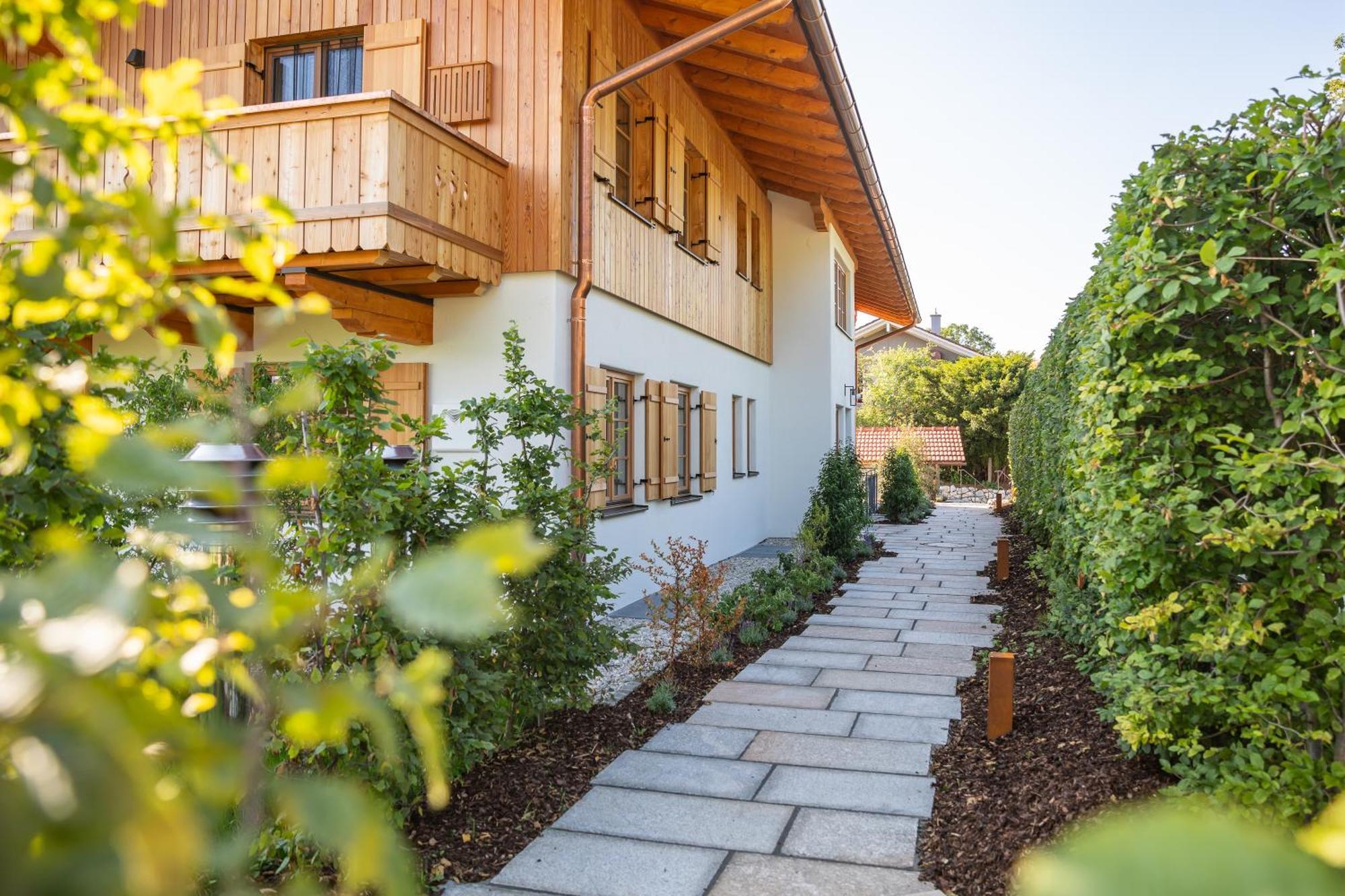 Graf Chiemo Suites - Direkt Am Chiemsee Mit Separatem Seezugang شيمنغ المظهر الخارجي الصورة