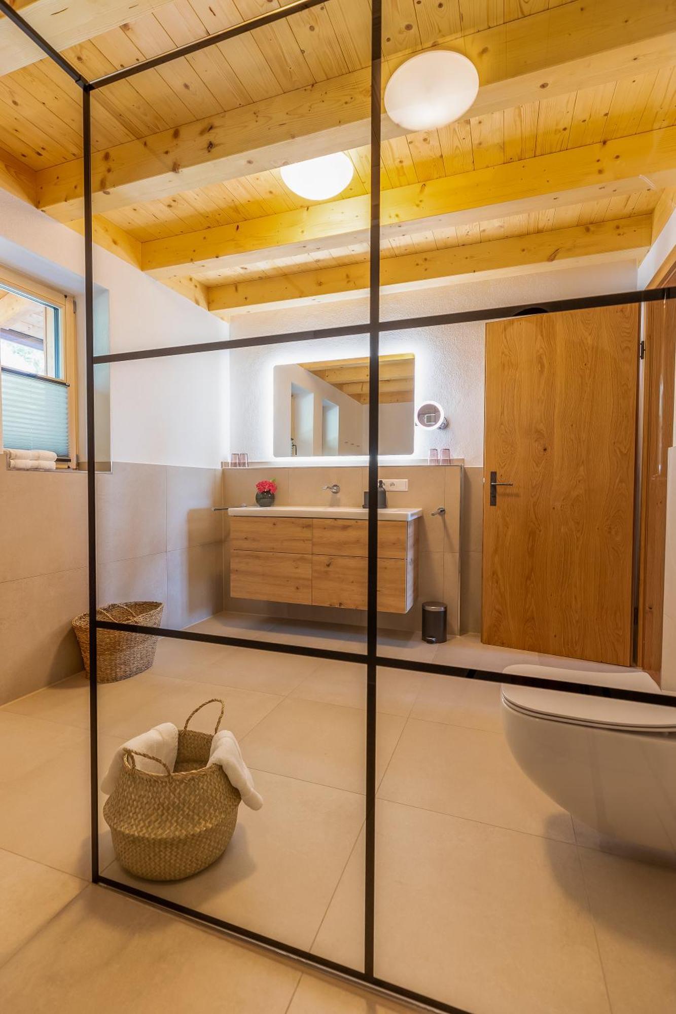 Graf Chiemo Suites - Direkt Am Chiemsee Mit Separatem Seezugang شيمنغ المظهر الخارجي الصورة